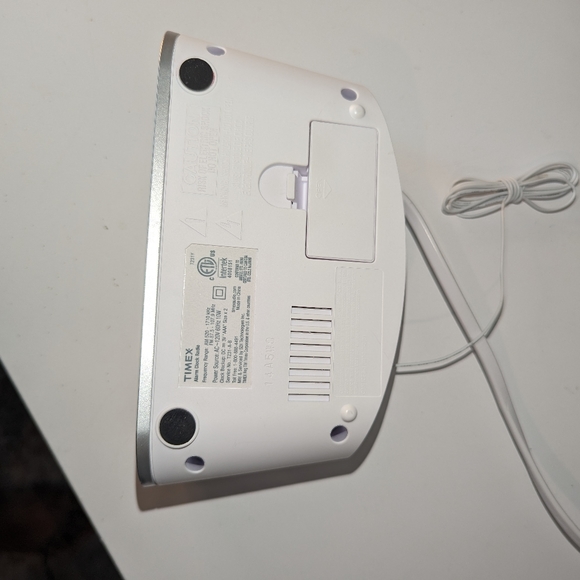 Timex T231 White w/ Large Green LCD Display Alarm Clock AM/FM Radio w Aux Port - Picture 6 of 6